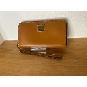 Dooney & Bourke Natural Beacon Vachetta Leather Zip Around Wallet EUC